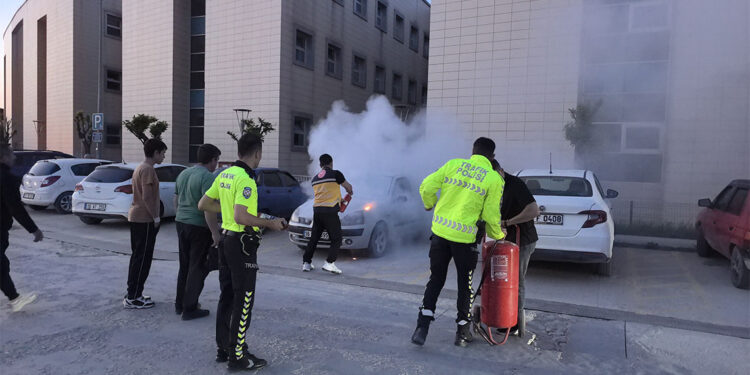 İnegöl Devlet Hastanesi otoparkında araç yangını