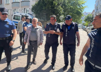 Avcılar'da çöp ev ihbarı: Kötü kokunun nedeni kediler çıktı
