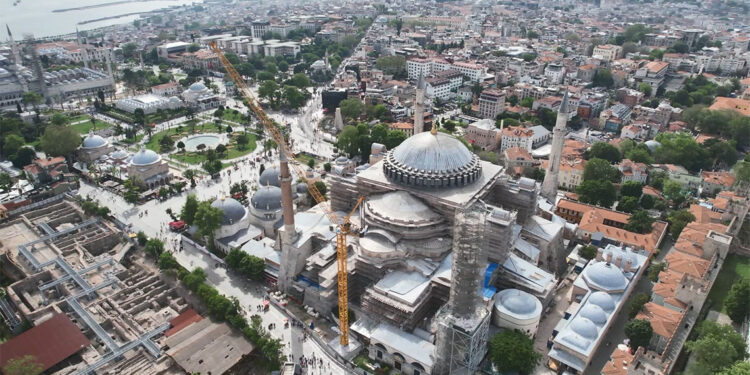 Ayasofya-i Kebir Camii Şerifi ana kubbesinde restorasyon çalışması sürüyor