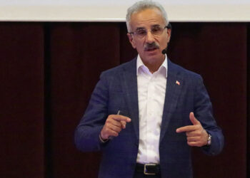 Biz yapay zekânın her şeyine asla güvenmeyeceğiz
