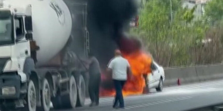 Basın Ekspreste otomobil alev alev yandı