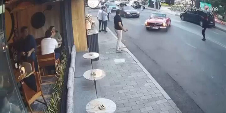 Beşiktaş'ta vale teslim aldığı klasik araçla kaza yaptı