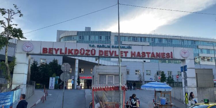Beylikdüzü Devlet Hastanesi bahçesinde silahlı saldırı