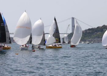 Sailing Cup Boğaz Yarışı'nda yelkenler çocuklar için açıldı