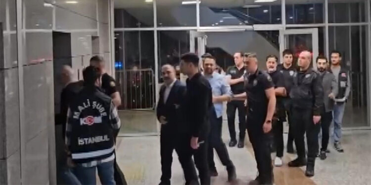 İBB soruşturmasında 25 kişi tutuklandı