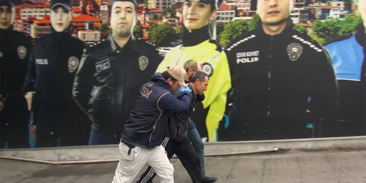 Beşiktaş'ta İsrail Başkonsolosluğu önünde havaya ateş açan şüpheli tutuklandı