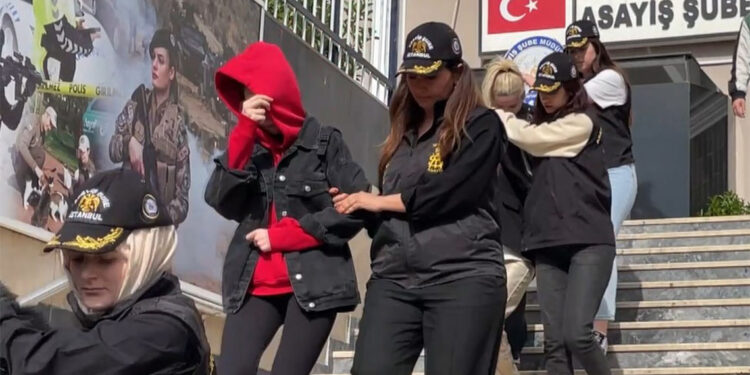 İstanbul merkezli 3 ilde fuhuş operasyonu: 8 gözaltı