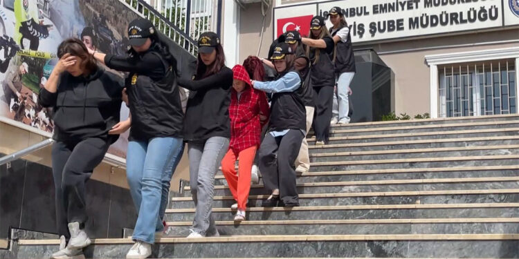 İstanbul'da fuhuş çetesi çökertildi; 8 tutuklama