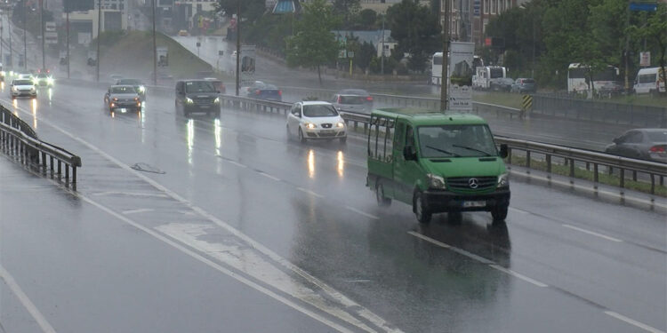 İstanbul'da yağış etkisini sürdürüyor