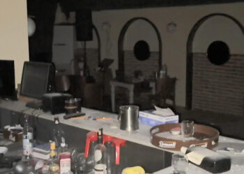 Kağıthane'de eğlence mekanına el bombalı saldırı kamerada