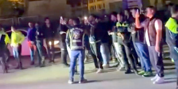 Yüksek sesle müzik yayını yapanlara polis ekipleri müdahale etti