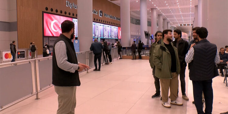 Malta açıklarında saldırıya uğrayan gemideki 5 mürettebat Türkiye'ye döndü