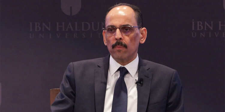 Kendi köklerimizden asla kopmamamız gerektiğinin altını çizmemiz gerekiyor