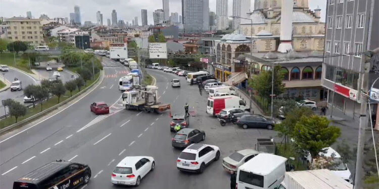 Okmeydanı'ndan Taksim'e çıkan yollar kapatıldı