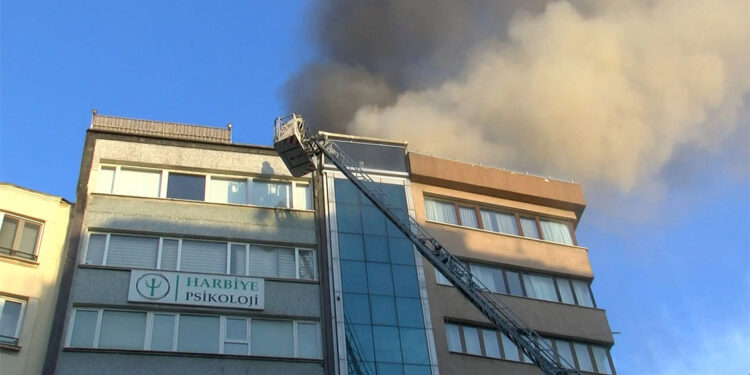 Şişli'de restoranda çıkan yangın söndürüldü