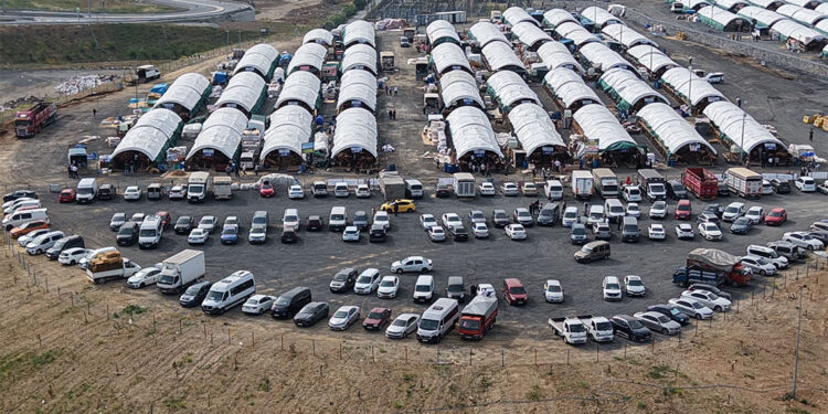Sultangazi Kurban satış merkezinde hareketlilik