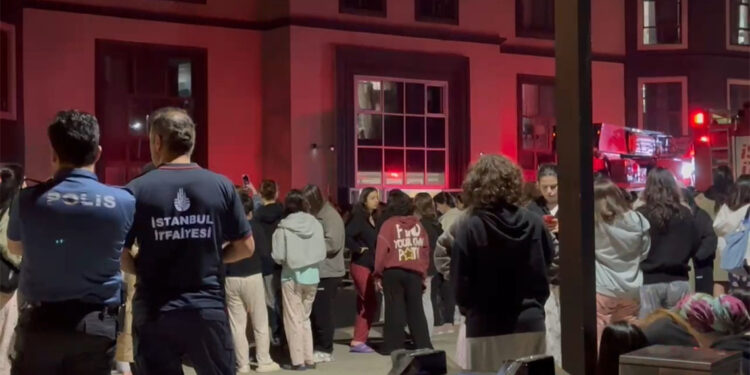 Tuzla'da öğrenci yurdunda yangın