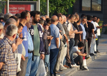 İzmir'de 23 bin işçi greve başladı