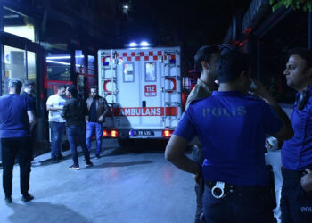 İzmir'de gaz sızıntısı sonrası patlama: 4 yaralı; o anlar kamerada