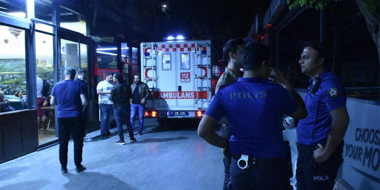 İzmir'de gaz sızıntısı sonrası patlama: 4 yaralı; o anlar kamerada