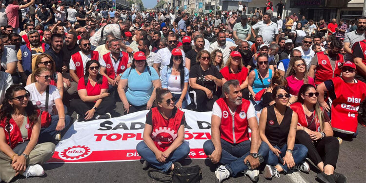 Sendika uzlaşmaz tutumundan vazgeçmeli, bu grev bitmeli