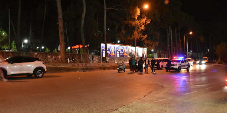 İzmir'de silahlı ve beyzbol sopalı kavga