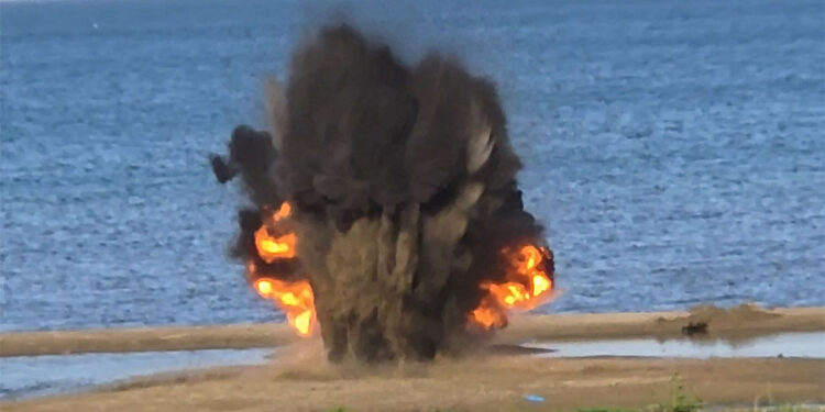 İznik Gölü'nde çocuğun bulduğu 1916 Alman yapımı top mermisi imha edildi