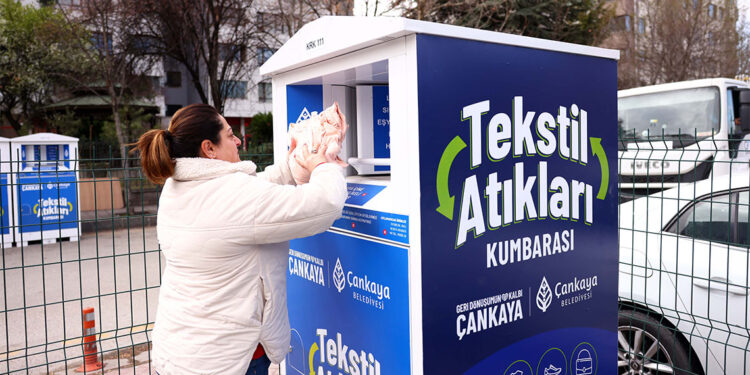 Giysi kumbaraları ile sıfır atığa katkı