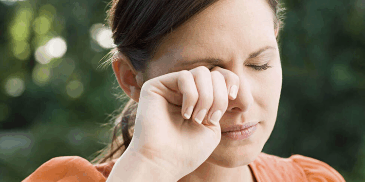 İlkbahar ve yaz aylarında göz alerjisi görülme oranı artıyor