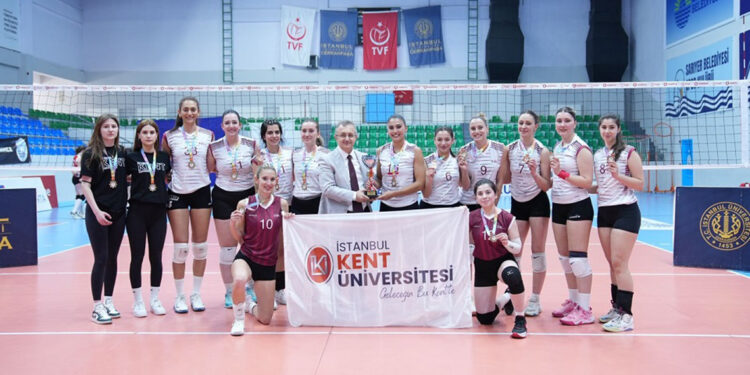 İstanbul Kent Üniversitesi Voleybol Kadın Takımı şampiyonluk elde etti