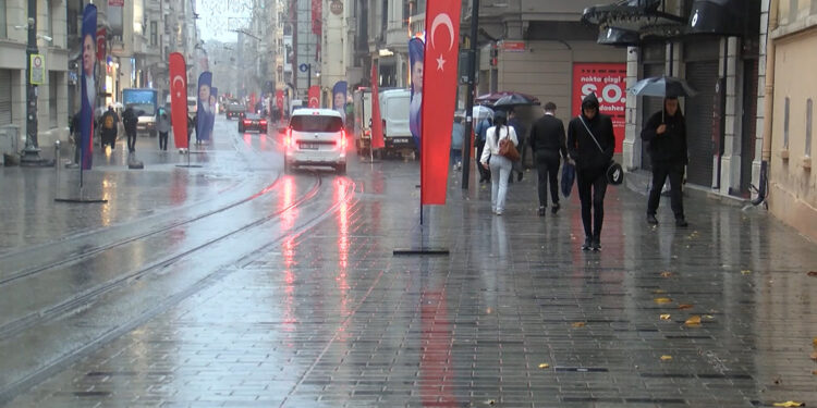 İstanbul'da yağmur etkili oluyor