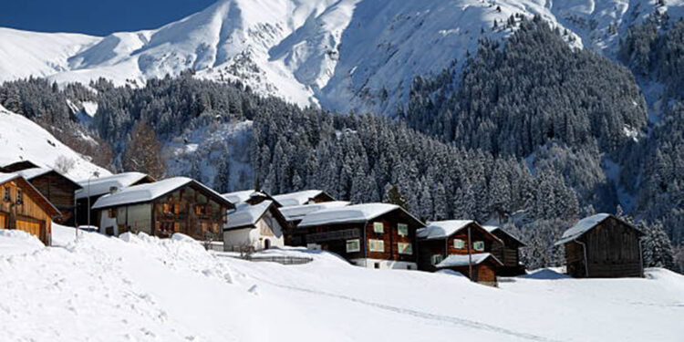 İsviçre'de buzul çökmesi sonucu bir köy yok oldu