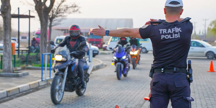 Kask kullanmayan 475 bin 976 motosiklet sürücüsüne işlem yapıldı