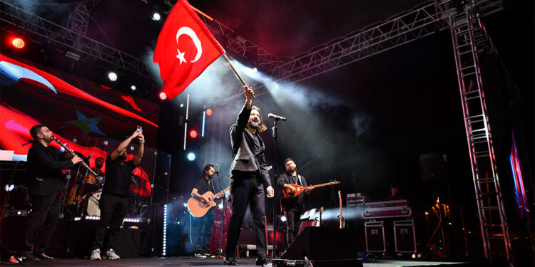 Koray Avcı Fethiye'de sahne aldı