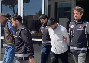Telefon dolandırıcıları, 2 milyon liralık altını almaya gelince suçüstü yakalandı