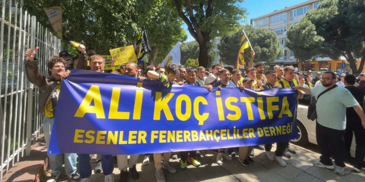 Kadıköy'de 'Büyük Fenerbahçe Yürüyüşü': Ali Koç istifa çağrıları