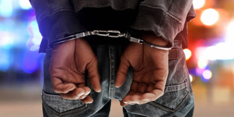 Kadıköy'de pankart asan 2 şüpheli yakalandı