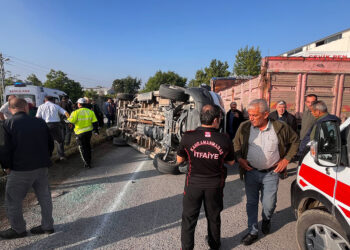 Kahramanmaraş'ta işçi servis minibüsü ile otomobil çarpıştı; 12 yaralı