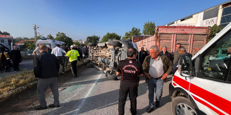 Kahramanmaraş'ta işçi servis minibüsü ile otomobil çarpıştı; 12 yaralı