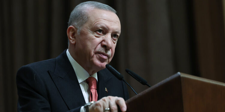 Kamunun mallarını israf eden kimsenin gözünün yaşına bakmayız