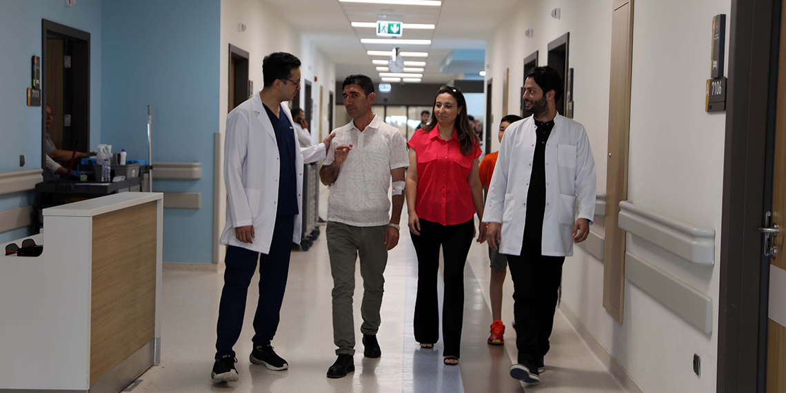 Kavgada ısırılıp koparılan kulak memesi yerine dikildi