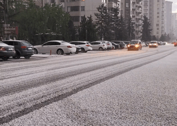 Kayseri'de dolu ve sağanak etkili oldu