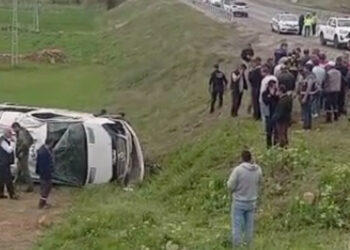 Kayseri'de öğrencileri taşıyan minibüs devrildi; 16 yaralı