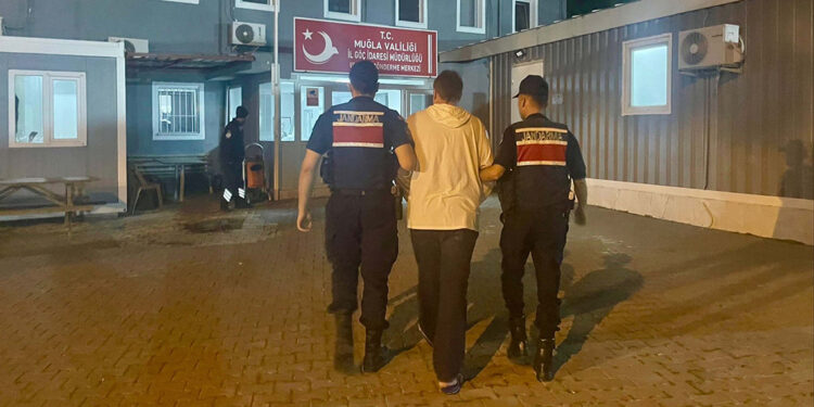 Kırmızı bültenle aranan İngiliz, Fethiye'de yakalandı