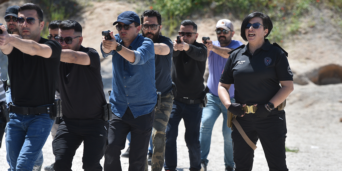 Komiser Nisa, hedefi 12'den vuruyor