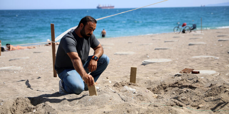 Konyaaltı Sahili'nde caretta yuvası sürprizi