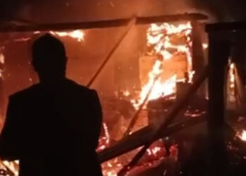Köy fırını ile ardiyesi yangında kullanılamaz hale geldi