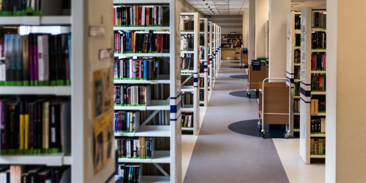 "Kitapsız bir nesil" yetişiyor