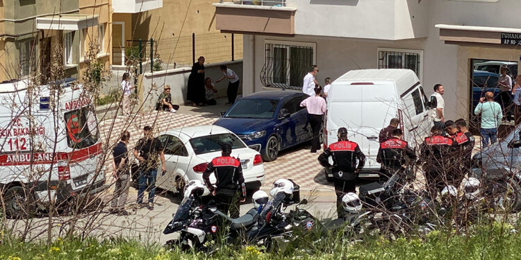 Liseli Sultan, evinde ölü bulundu