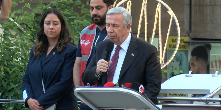 Adalet ve hukuk istediğimizi haykırmak için buradayız